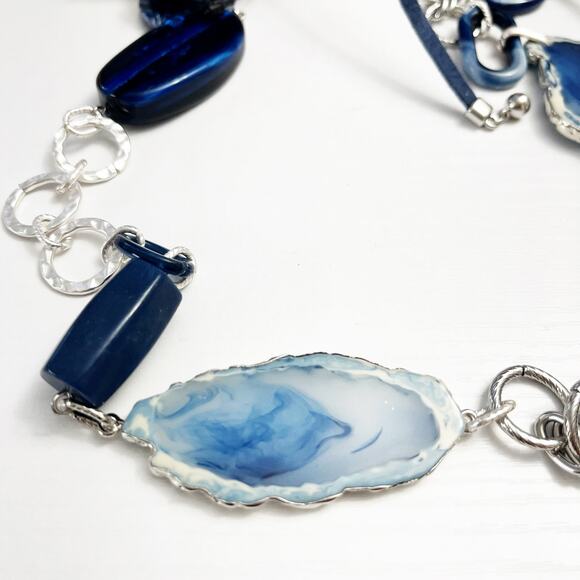 NEW Chico's Adjustable Blue Faux Agate Geode Station Necklace - Picture 6 of 7